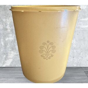 Vintage‎ Tupperware 1339-5 yellow  With Lid - Good Condition/25 cup